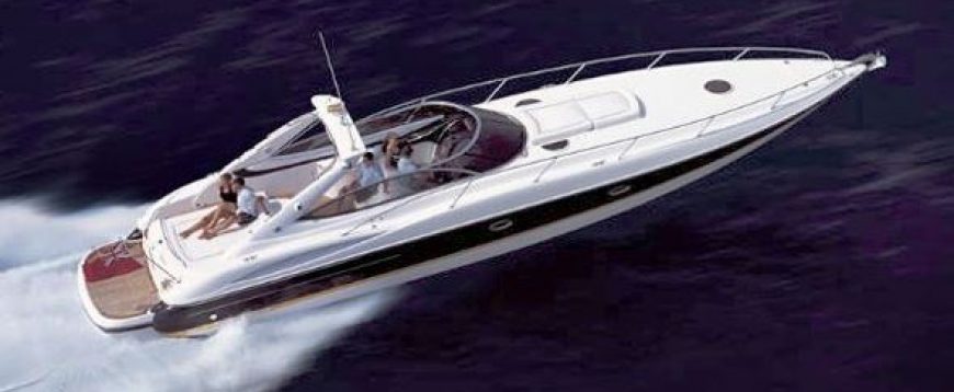 Idée vacances : louer un yacht entre amis